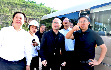 宜賓市南溪區(qū)委書(shū)記、南溪經(jīng)開(kāi)區(qū)黨工委書(shū)記劉剛率隊(duì)調(diào)研遠(yuǎn)東宜賓智能產(chǎn)業(yè)園