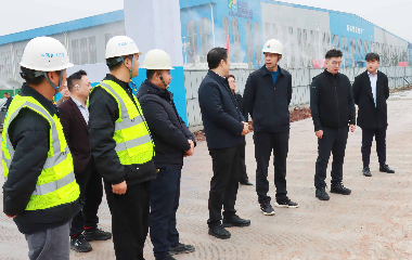 南溪經(jīng)開(kāi)區(qū)黨工委副書(shū)記、管委會(huì)主任李勇一行蒞臨遠(yuǎn)東股份宜賓智能產(chǎn)業(yè)園調(diào)研指導(dǎo)