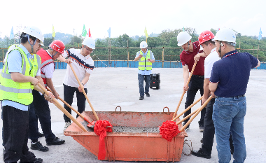 喜封金頂！宜賓遠(yuǎn)東電纜二期交聯(lián)機(jī)主機(jī)樓圓滿封頂，產(chǎn)能升級(jí)再啟新程。